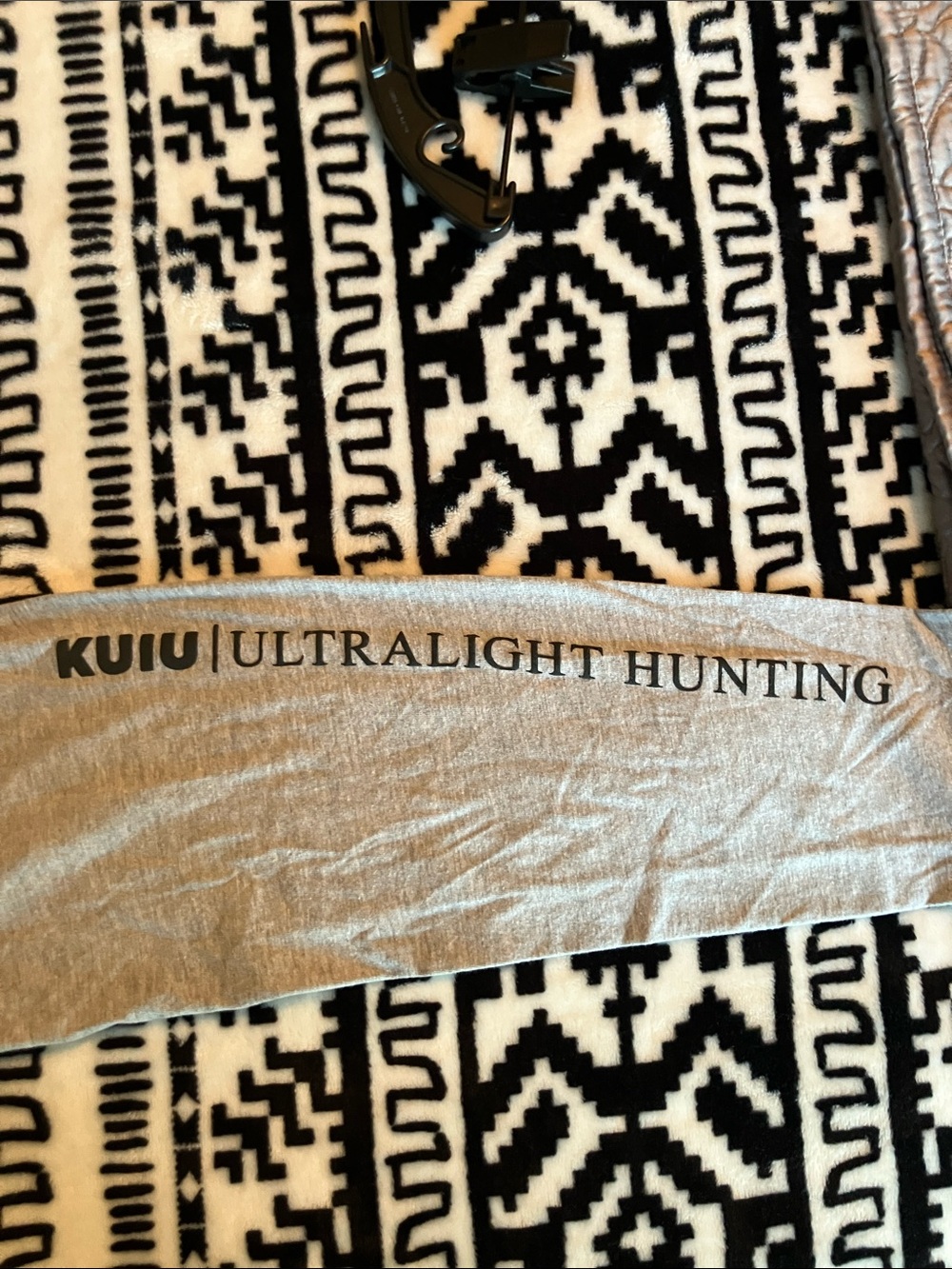 KUIU  Light Gray Ultralight Hunting Logo Tee - Picture 3 of 3